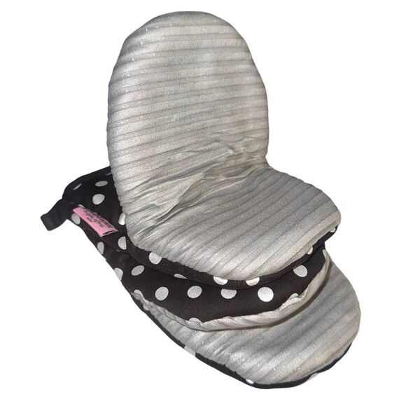 Juicy Couture Home 2 Pack Black & White Polka Dot Mini Oven Mitts Silicone Grip - Picture 3 of 6